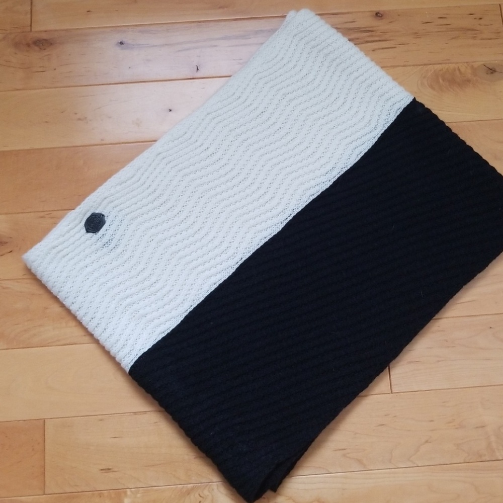 Vince Camuto chunky cable knit infinity scarf